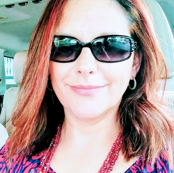 Meet your Posher, Ms. Scarlett - Picture 7 of 7